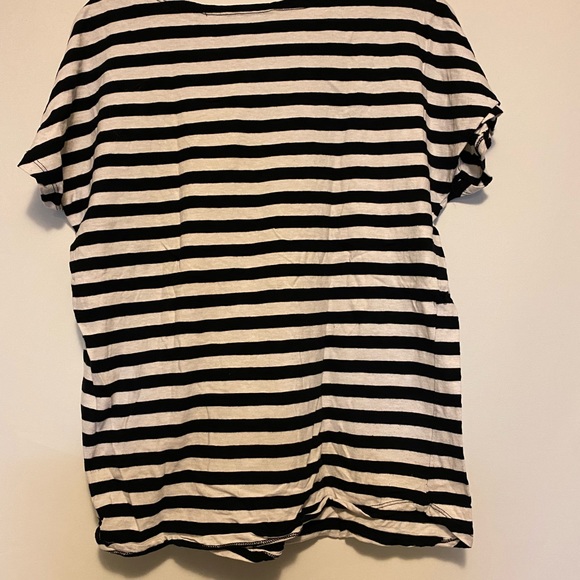 🖤🤍🖤 Reitmans size medium black and white striped top - Picture 4 of 4